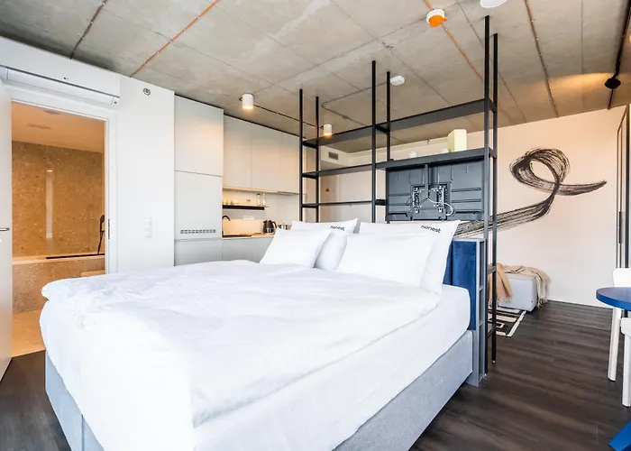 Honest Aparthotel 4*